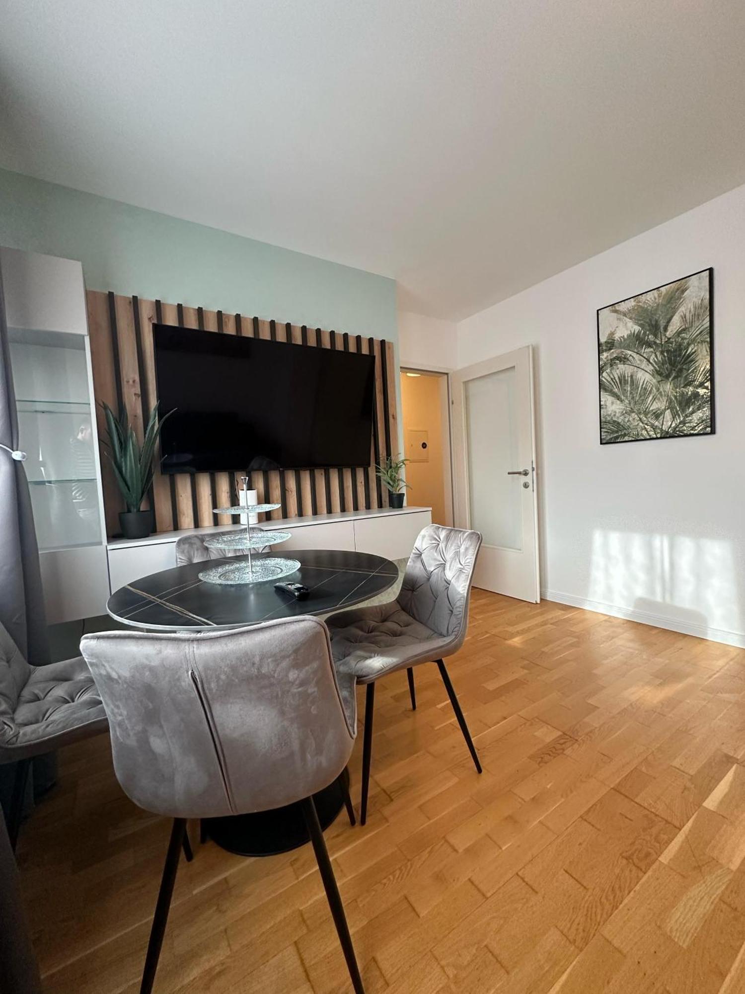 Chic 1br & 1lr, Kingbed, Only 9 Min To Center Via Metro * Viena