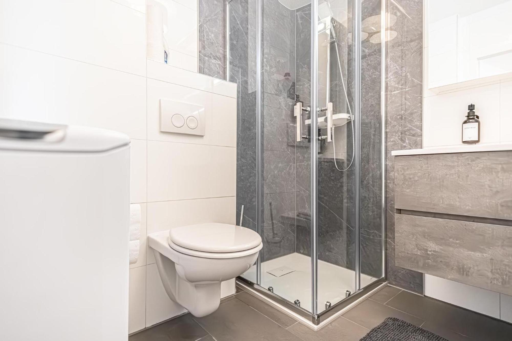 Chic 1br & 1lr, Kingbed, Only 9 Min To Center Via Metro * Viena