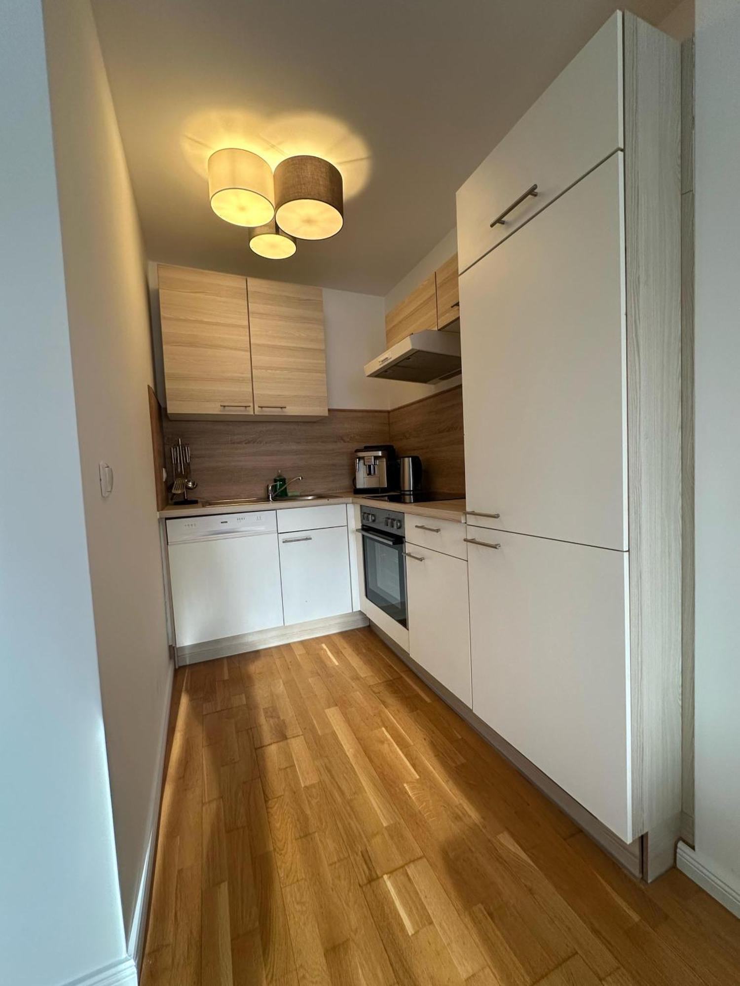 Appartamento Chic 1br & 1lr, Kingbed, Only 9 Min To Center Via Metro