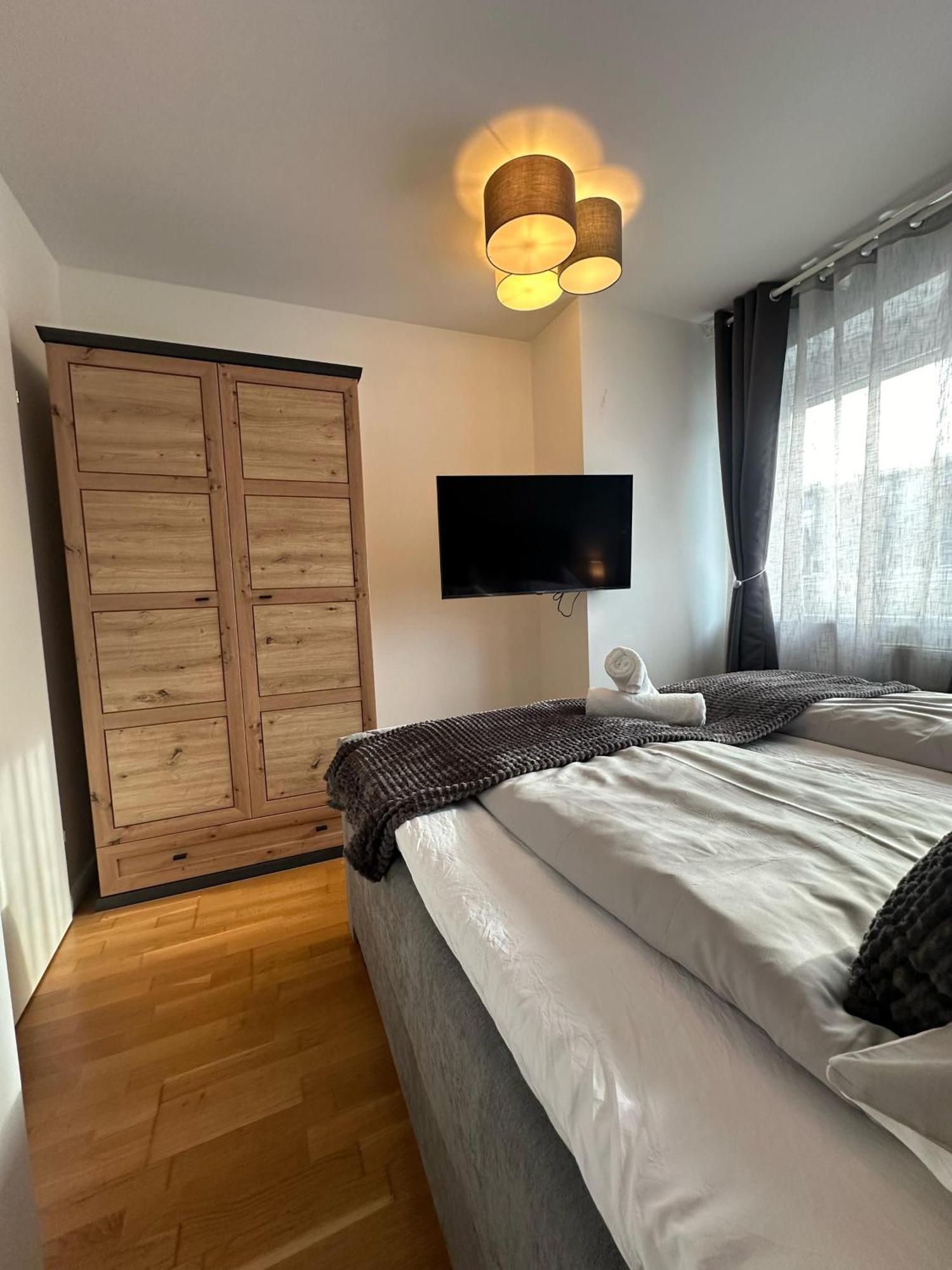 Appartamento Chic 1br & 1lr, Kingbed, Only 9 Min To Center Via Metro *