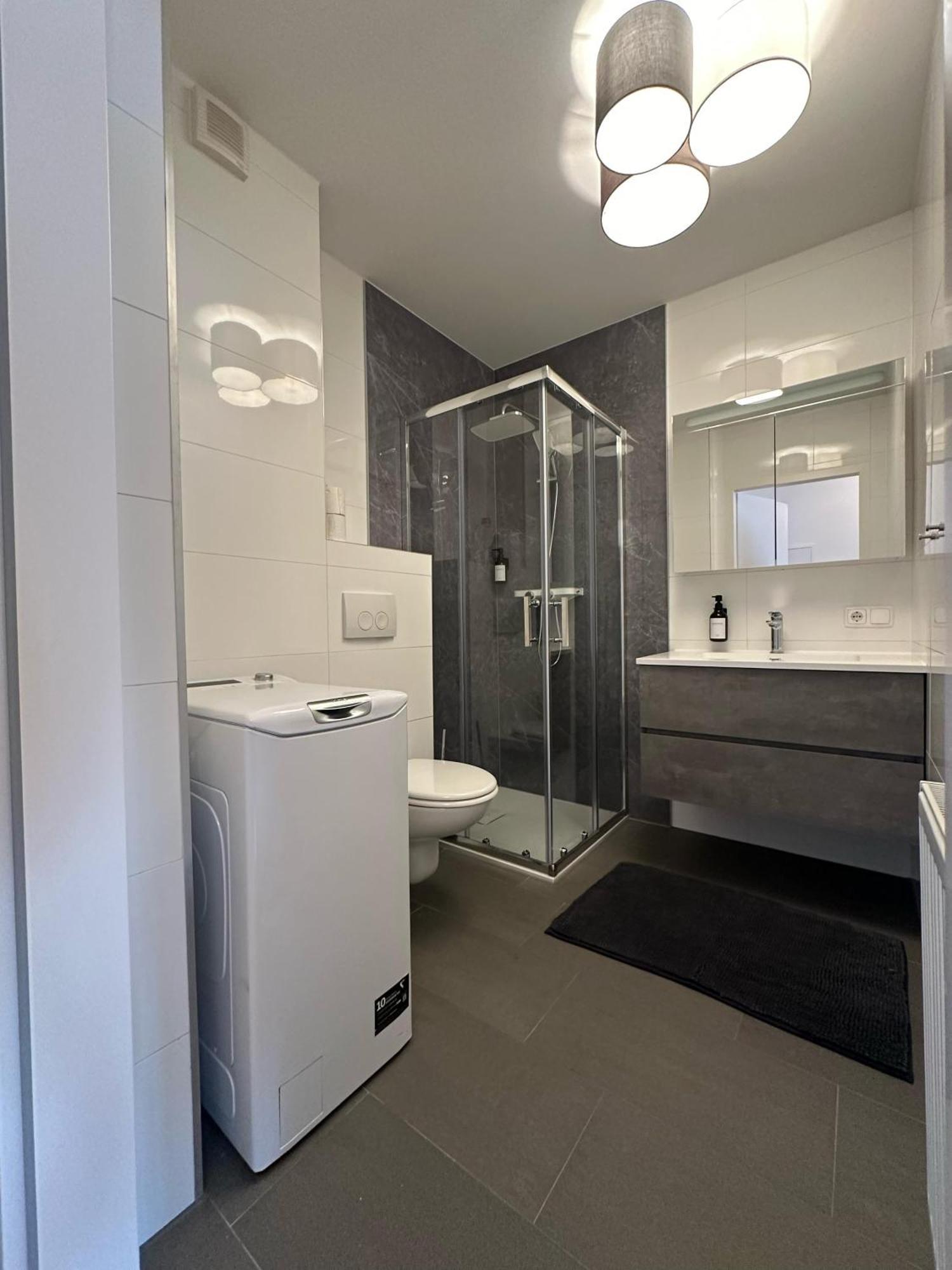 Chic 1br & 1lr, Kingbed, Only 9 Min To Center Via Metro Appartamento *