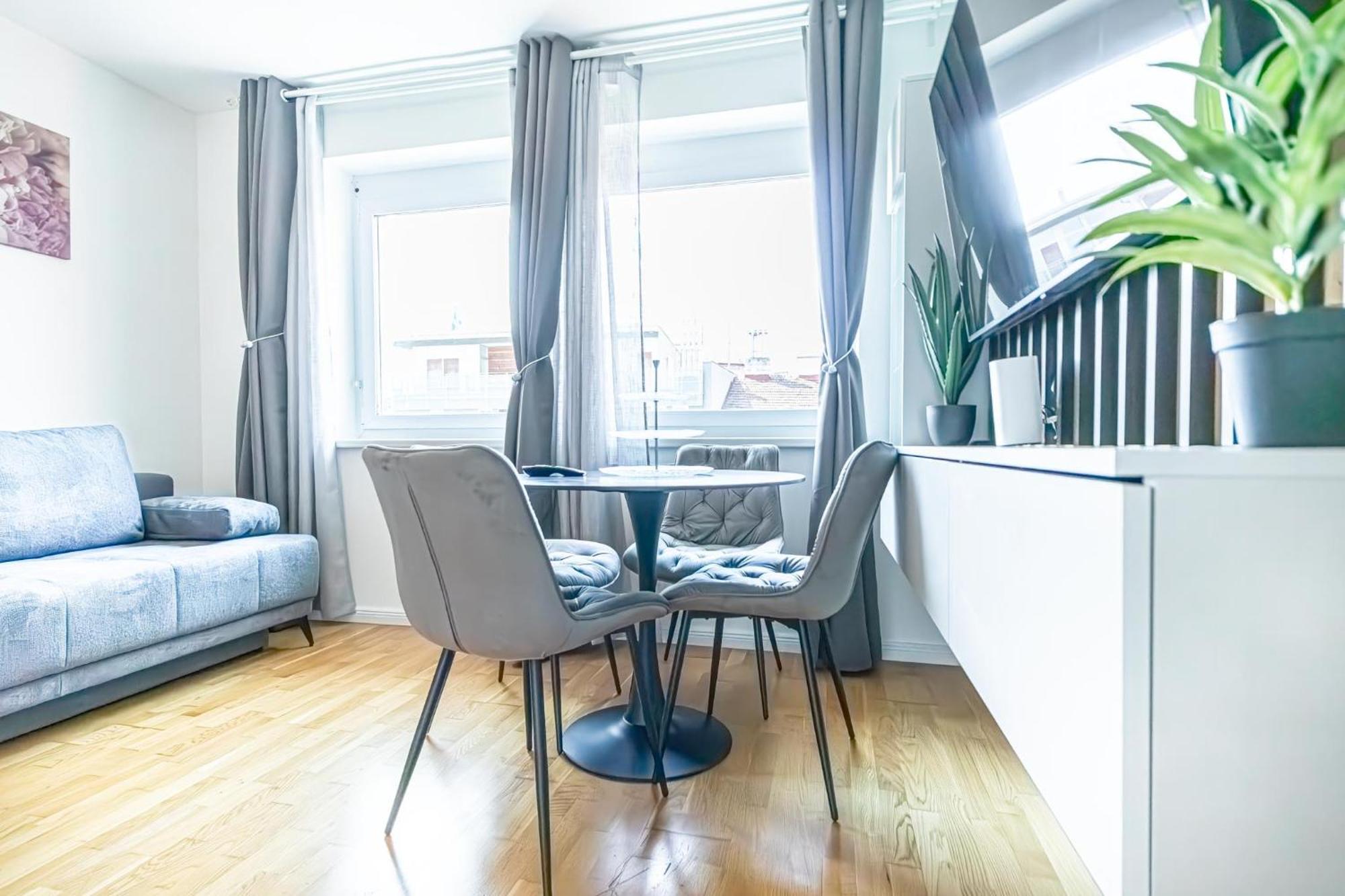 Chic 1br & 1lr, Kingbed, Only 9 Min To Center Via Metro Appartamento *