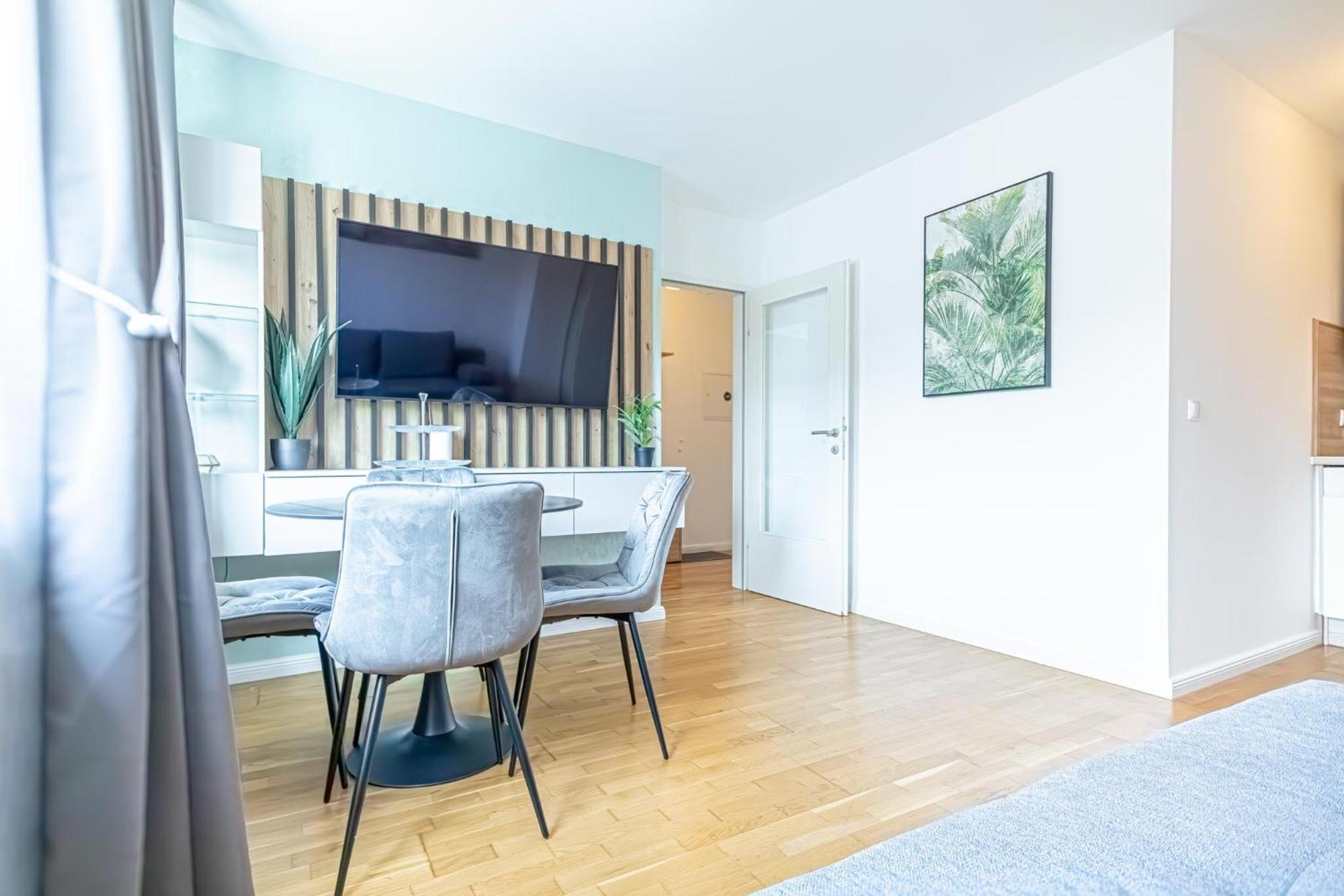 Chic 1br & 1lr, Kingbed, Only 9 Min To Center Via Metro Appartamento