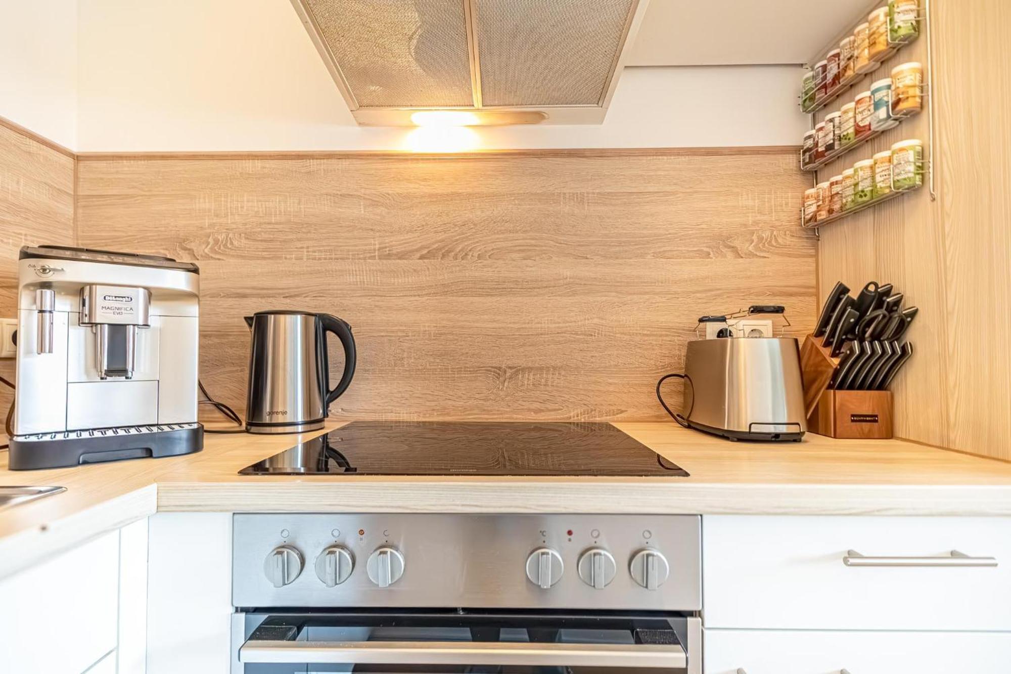 Appartamento Chic 1br & 1lr, Kingbed, Only 9 Min To Center Via Metro