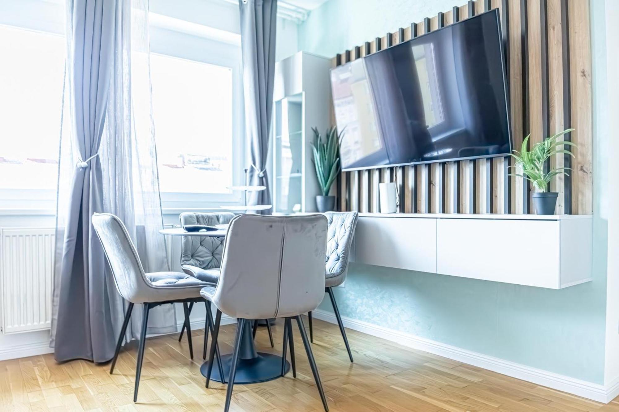 Appartamento Chic 1br & 1lr, Kingbed, Only 9 Min To Center Via Metro Vienna
