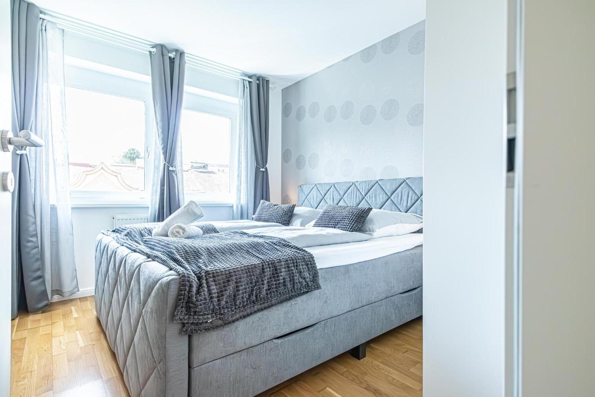 Chic 1br & 1lr, Kingbed, Only 9 Min To Center Via Metro Appartamento