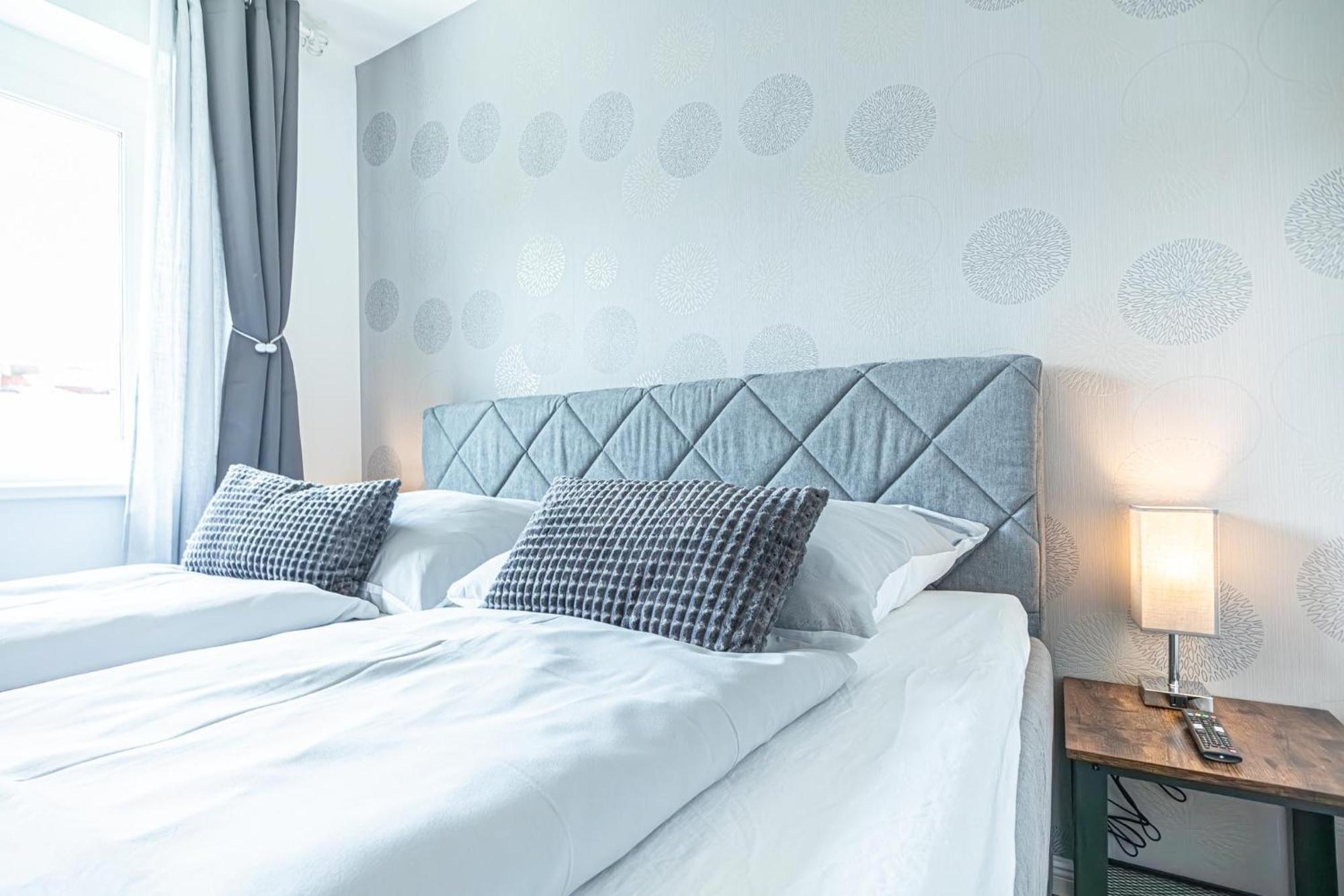 Chic 1br & 1lr, Kingbed, Only 9 Min To Center Via Metro Appartamento *