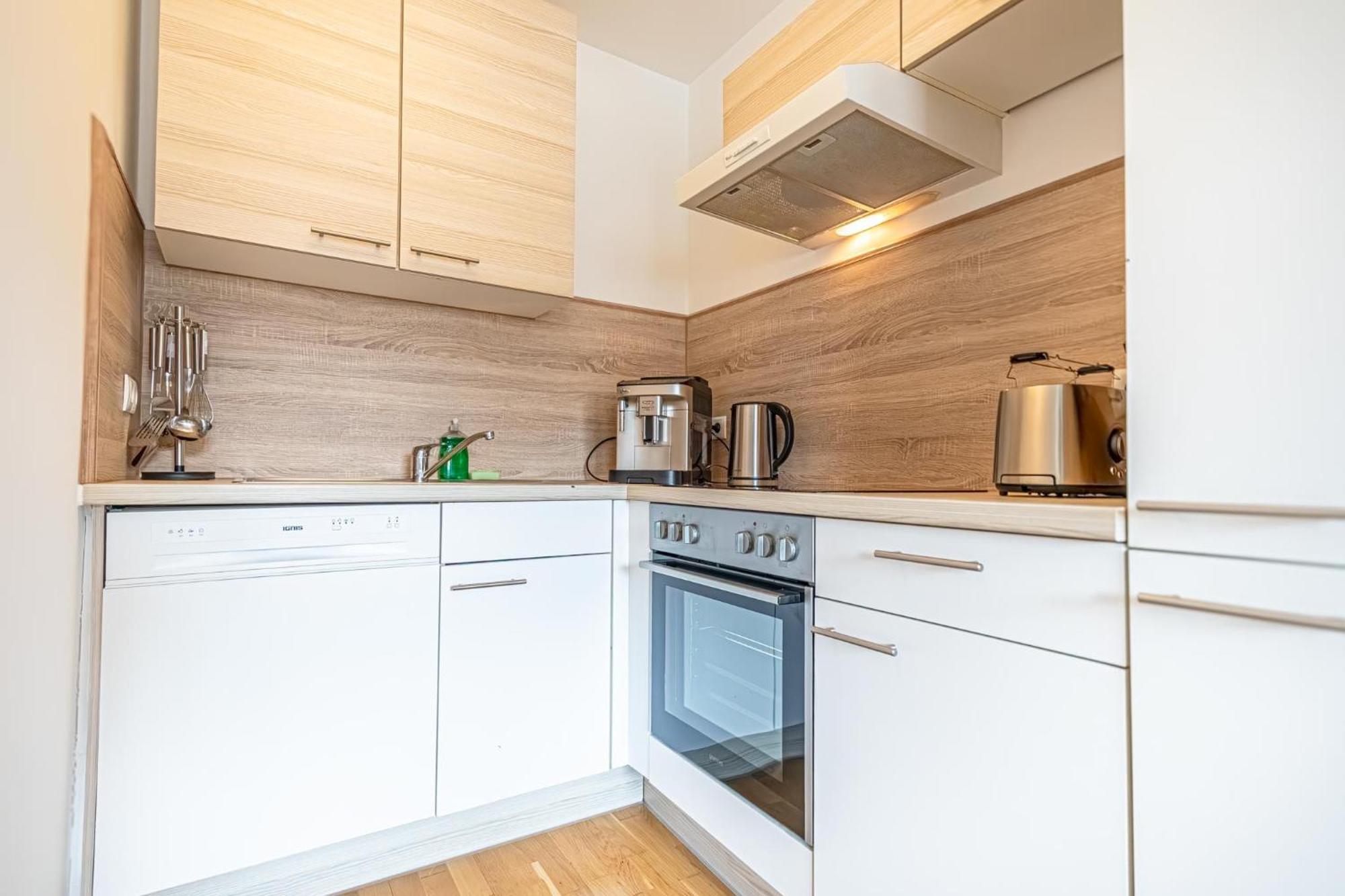 Chic 1br & 1lr, Kingbed, Only 9 Min To Center Via Metro Appartamento Vienna